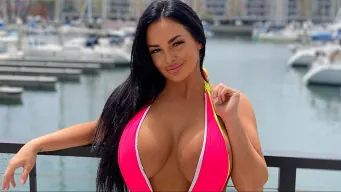 Jessica Annelle in 'Jessica Lets It All Hang Out'