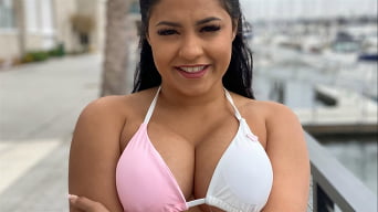 Serena Santos में 'Serena Quenches Her Thirst'
